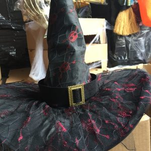 Cappello da strega con tulle ricamato