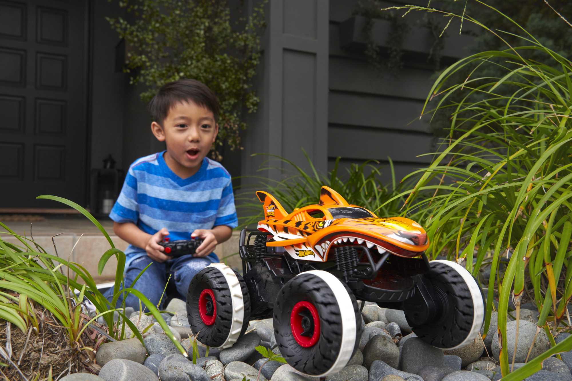 Hot Wheels Monster Trucks Tiger Shark Veicolo Radiocomandato Big – Mattel